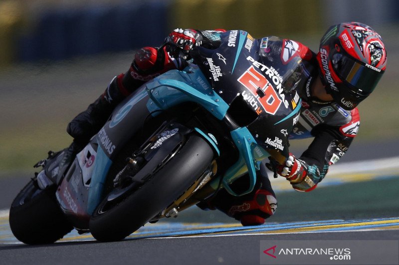 Pembalap Petronas Yamaha SRT Fabio Quartararo melaju saat sesi kualifikasi balapan MotoGP seri Prancis 2020 di  Circuit Bugatti, Le Mans, Prancis (10/10/2020). Fabio Quartararo berhasil meraih pole position dan berhak tampil terdepan pada balapan tersebut