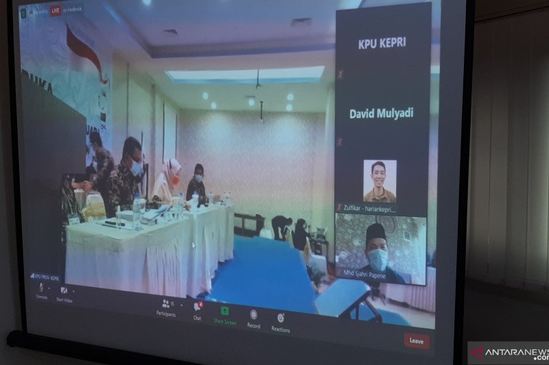 Tangkap layar suasana rapat pleno penetapan pemenang Pemilihan Gubernur/Wakil Gubernur Kepulauan Riau 2020 secara virtual yang diselenggarakan oleh KPU Provinsi Kepri di Hotel CK Tanjungpinang, Sabtu (19-12-2020). ANTARA/Ogen

