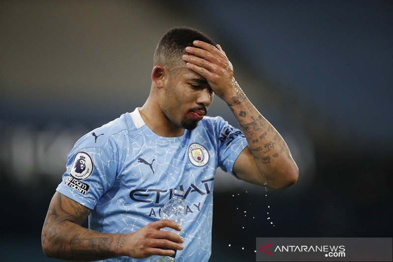 Dua Pemain Manchester City Gabriel Jesus dan Walker Positif Covid-19