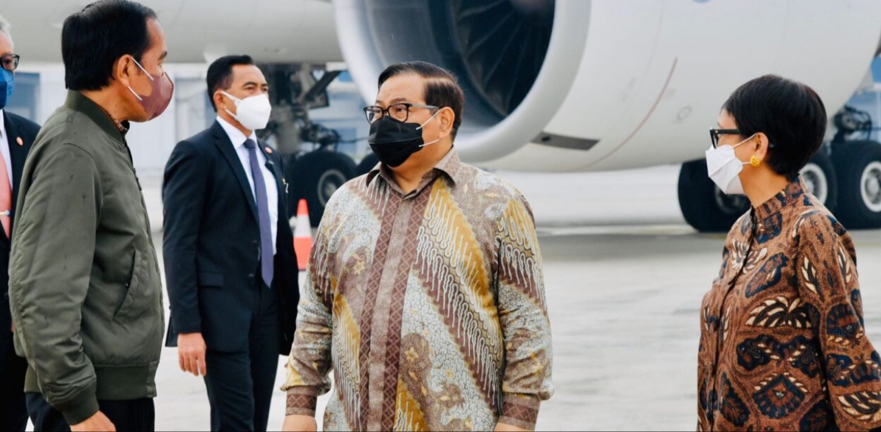 Presiden Joko Widodo tiba di Bandara Internasional Soekarno-Hatta, Tangerang, Banten, pada Jumat, 5 November 2021. Foto: BPMI Setpres/Laily Rachev