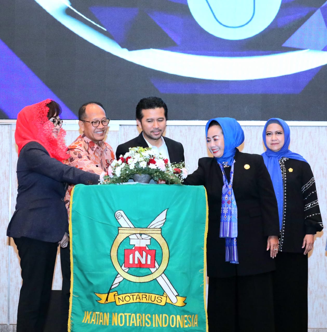 Wagub Jatim Emil Elestianto Dardak saat membuka secara resmi even Notaris Fest 2023 INI Fullday Seminar 