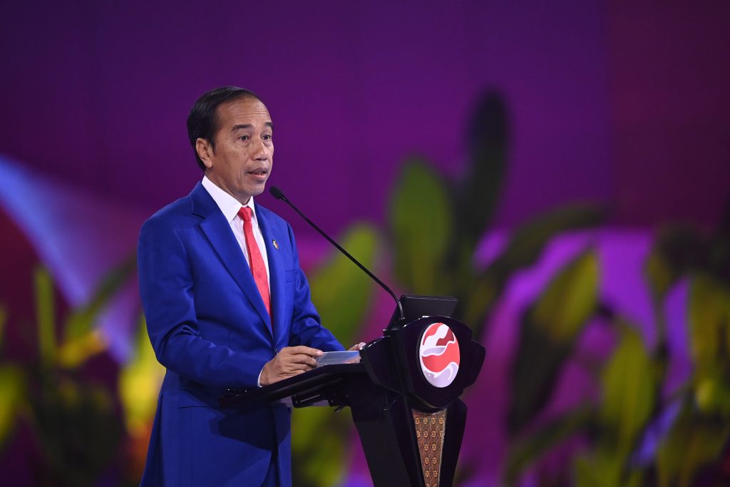 Presiden RI Joko Widodo menyampaikan pidato dalam Penutupan KTT ke-43 ASEAN 2023 di Jakarta Convention Center (JCC), Senayan, Jakarta, Kamis (7/9/2023). Media Center KTT ASEAN 2023/Aditya Pradana Putra/pras.
