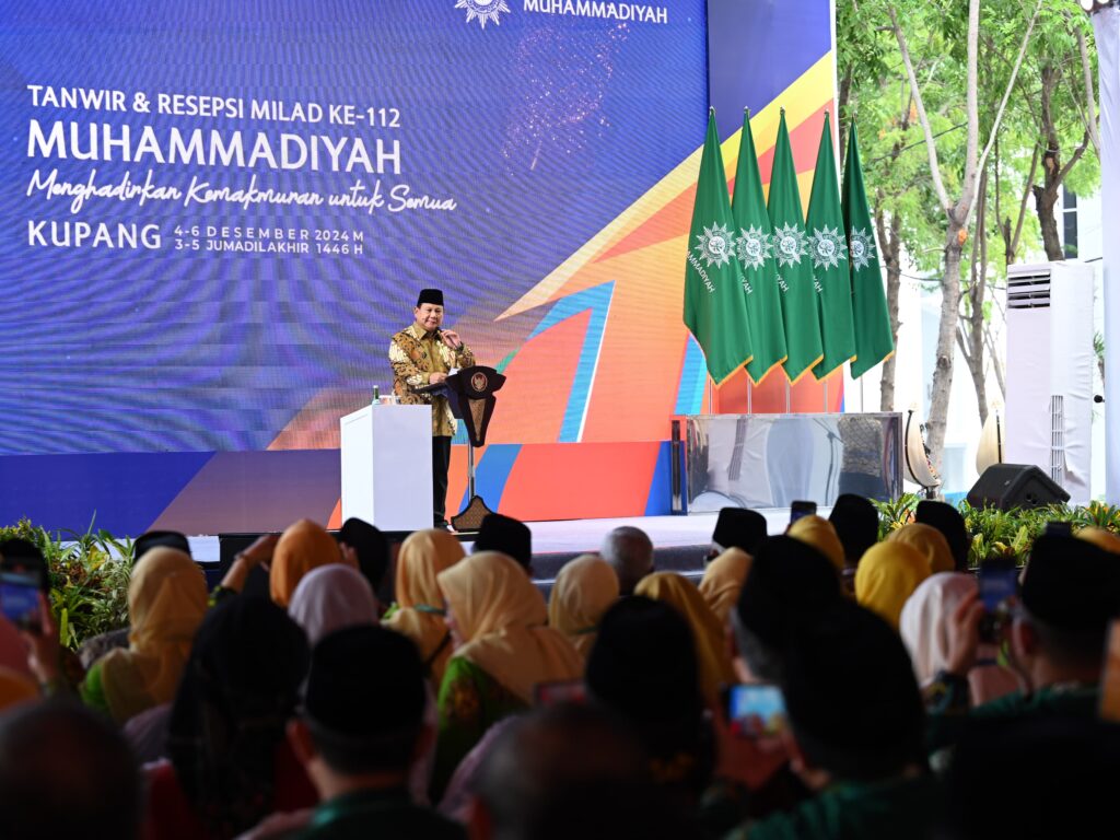 Presiden Prabowo Subianto secara resmi membuka Sidang Tanwir dan Resepsi Milad ke-112 Muhammadiyah yang digelar di Universitas Muhammadiyah Kupang, Provinsi Nusa Tenggara Timur (NTT), Rabu (04/12/2024). (Foto: BPMI Setpres/Kris)

