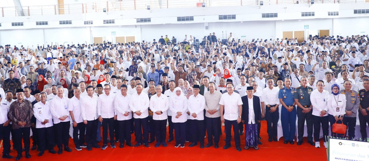 Peluncuran dan Dialog Percepatan Musyawarah Desa/ Kelurahan Khusus Pembentukan Koperasi Desa/ Kelurahan Merah Putih di Provinsi Jawa Timur di Jatim Expo Surabaya, Rabu (30/4).
