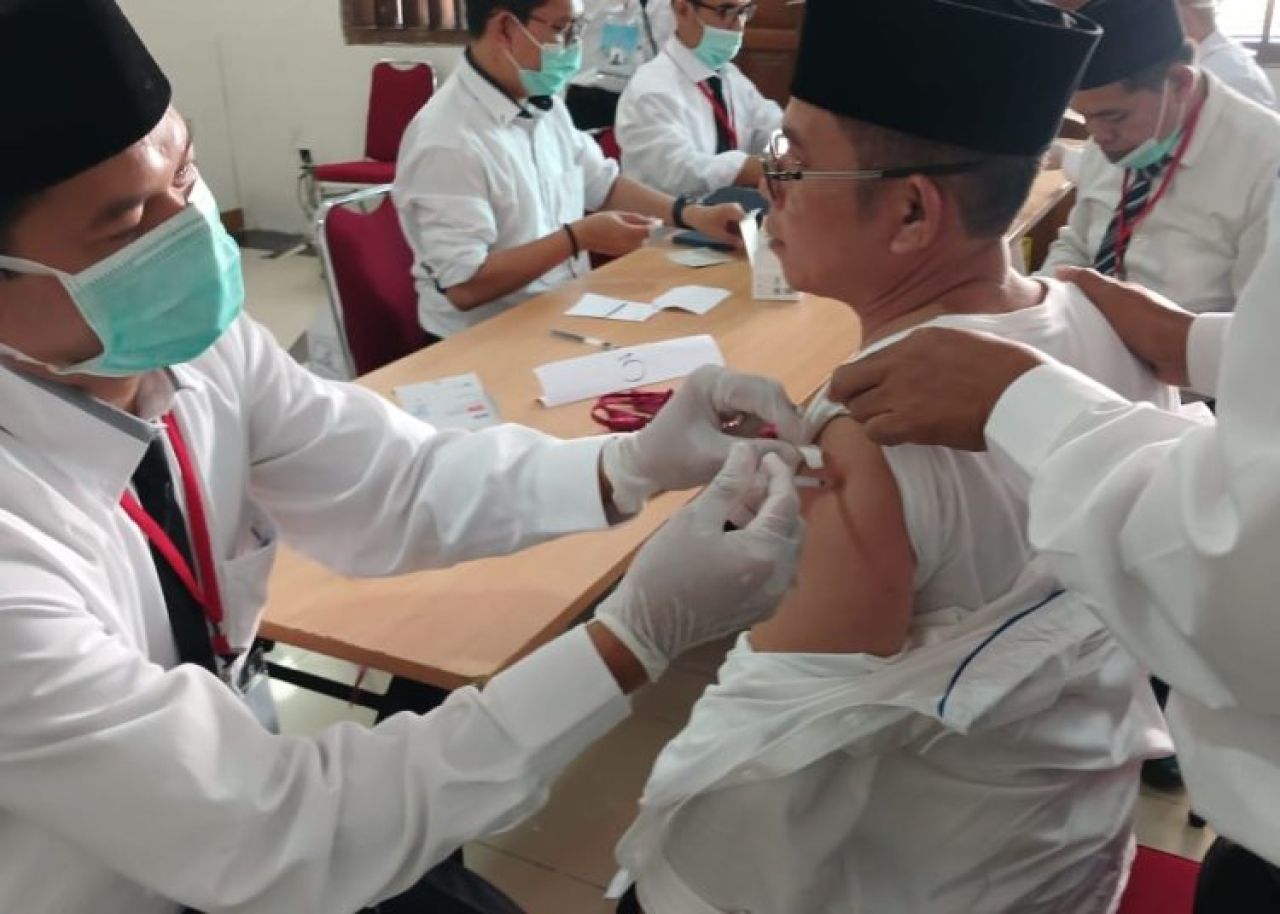 Kementerian Kesehatan menggelar vaksinasi meningitis gratis bagi 500 peserta Bimbingan Teknis (Bimtek) Petugas Penyelenggara Ibadah Haji (PPIH) Arab Saudi Terintegrasi Tahun 1446H/2025M.