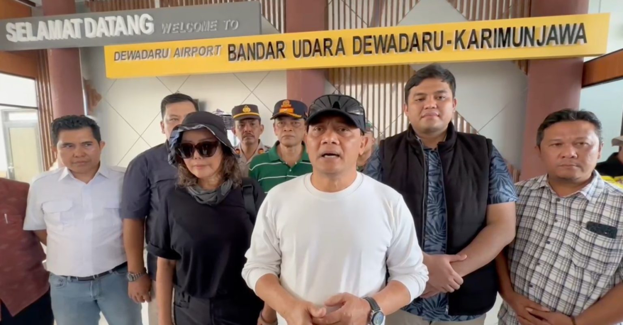 Gubernur Jawa Tengah Ahmad Luthfi saat meninjau Bandara Dewandaru, Karimunjawa, Kabupaten Jepara, Minggu (27/4/2025).
