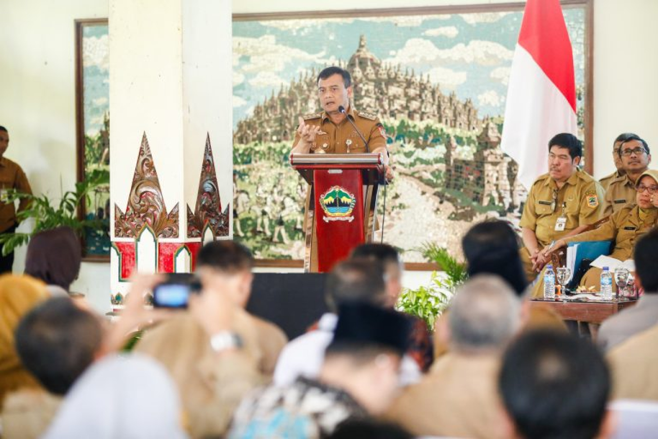 Gubernur Jawa Tengah Ahmad Luthfi dalam Musyawarah Perencanaan Pembangunan Wilayah (Musrenbangwil) Eks-Karesidenan Kedu di Pendopo Kabupaten Magelang, Senin (28/4/2025)