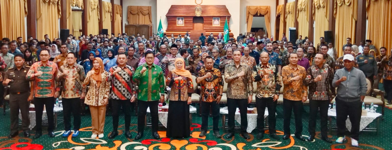 puncak peringatan Hari Pers Nasional (HPN) 2025 dan Hari Ulang Tahun ke-79 PWI Jatim yang berlangsung di Gedung Negara Grahadi, Surabaya, Senin (28/4/2025) malam.