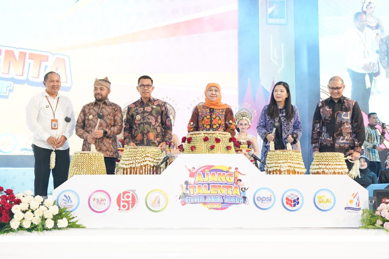 Gubernur Jawa Timur Khofifah Indar Parawansa saat membuka Ajang Talenta Siswa Jawa Timur 2025 di Sekolah Alkitab, Kota Batu, Senin (21/4)