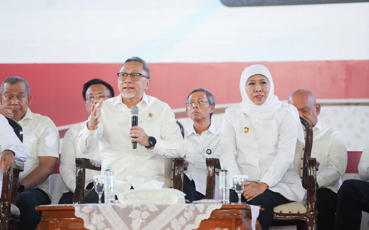 Menteri Koordinator Bidang Pangan Zulkifli Hasan dan Gubernur Jawa Timur Khofifah dalam Dialog sekaligus peluncuran percepatan musyawarah desa khusus pembentukan Kopdes Merah Putih digelar di Jatim Expo, Surabaya, Rabu (30/4/2025)