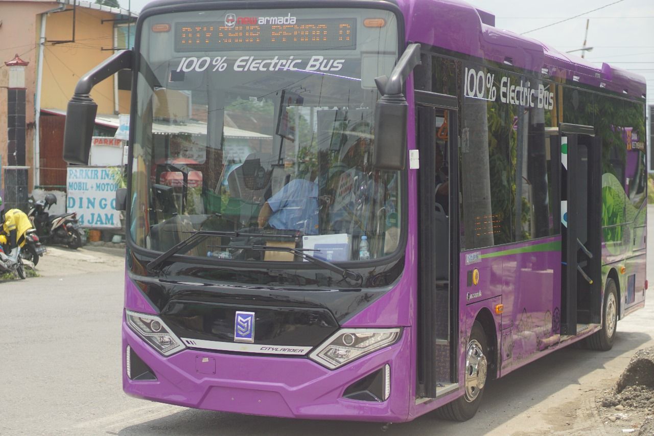 Pemerintah Daerah Istimewa Yogyakarta (DIY) akan mulai mengoperasikan bus listrik secara khusus untuk melayani wisatawan di kawasan pusat Kota Yogyakarta mulai 1 Mei 2025