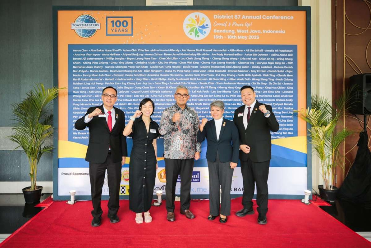Wali Kota Bandung Muhammad Farhan membuka secara resmi konferensi Toastmasters District 87 Annual Conference 2025