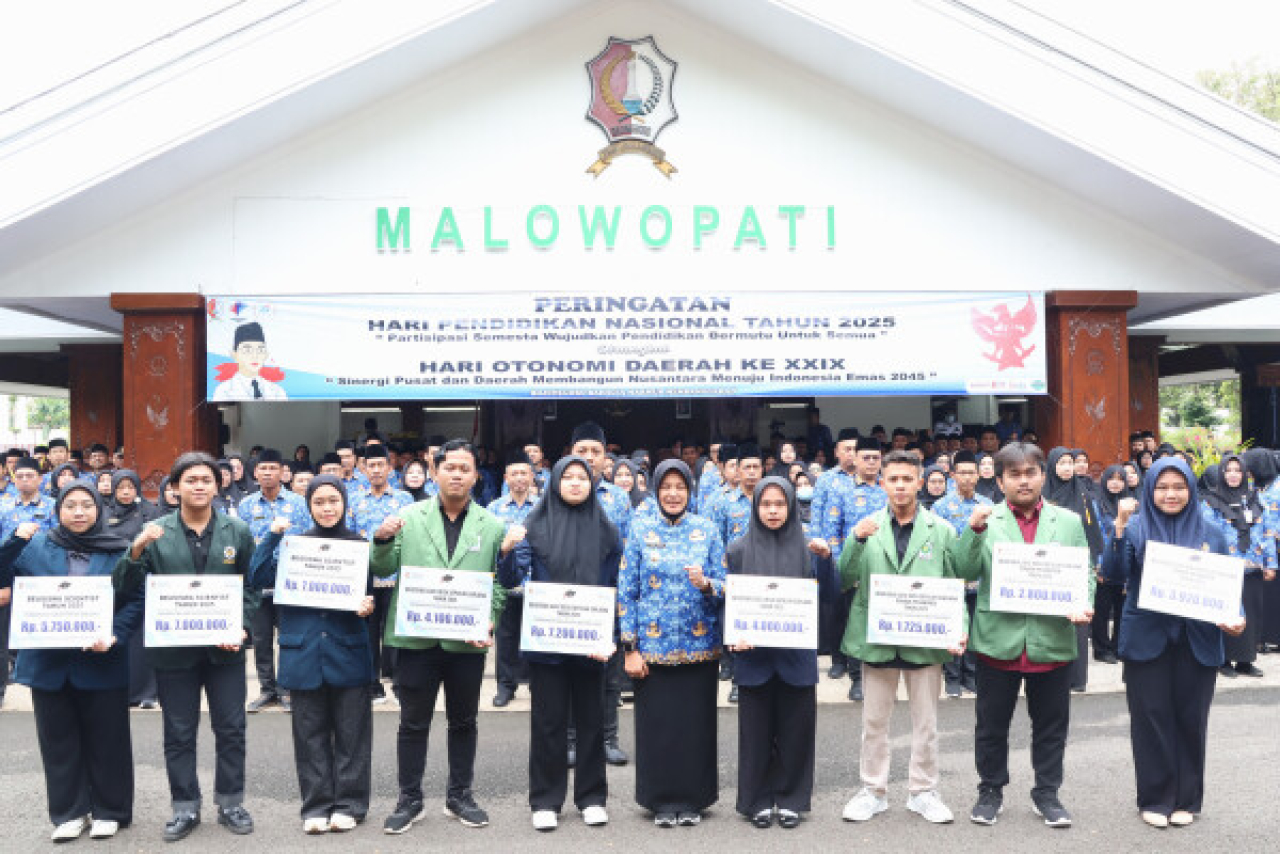 Pemerintah Kabupaten Bojonegoro, Jawa Timur, melanjutkan komitmennya dalam pembangunan sumber daya manusia melalui program beasiswa pendidikan tinggi.