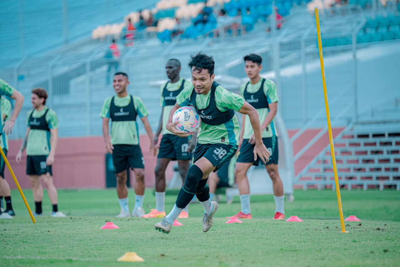 Muhammad Hidayat dalam sesi latihan game. (Persebaya)