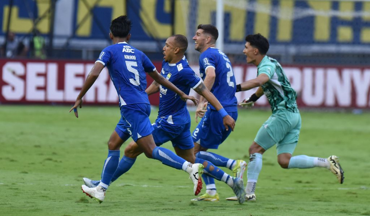 Kakang Rudianto, Gustavo Franca, Nick Kuipers dan Kevin Mendoza masuk daftar pemain terlama tampil bersama PERSIB di Liga 1 2024/25. (PERSIB.co.id/Barly Isham)