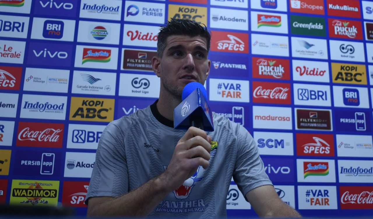Kuipers Janji Tampil Maksimal Lawan Barito, Meski PERSIB Sudah Juara