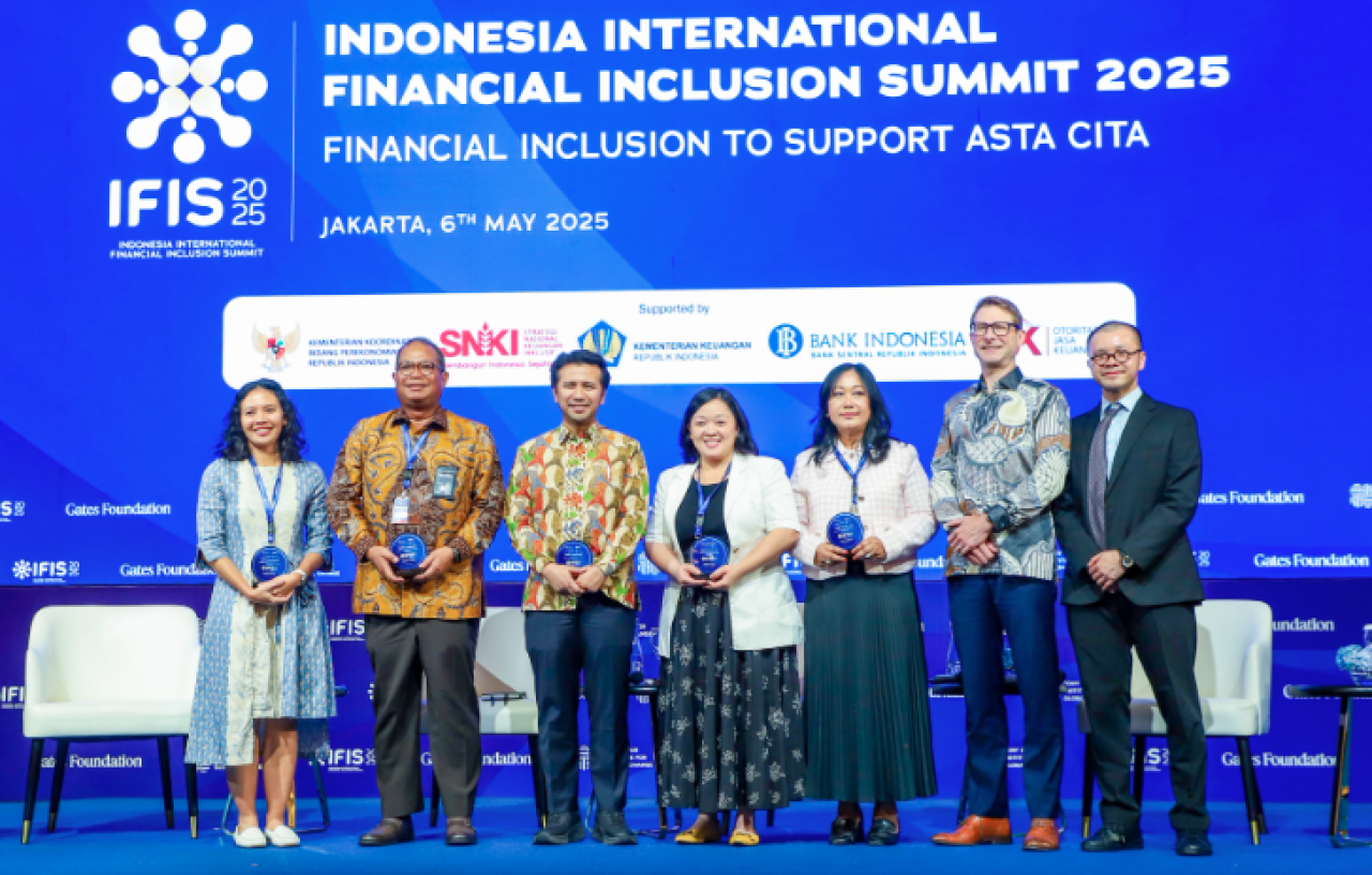 Wakil Gubernur Jawa Timur Emil Elestianto Dardak saat menjadi panelis dalam Indonesia International Financial Inclusion Summit (IFIS) 2025 di Hotel Indonesia Kempinski, Jakarta, Selasa (6/5/2025).