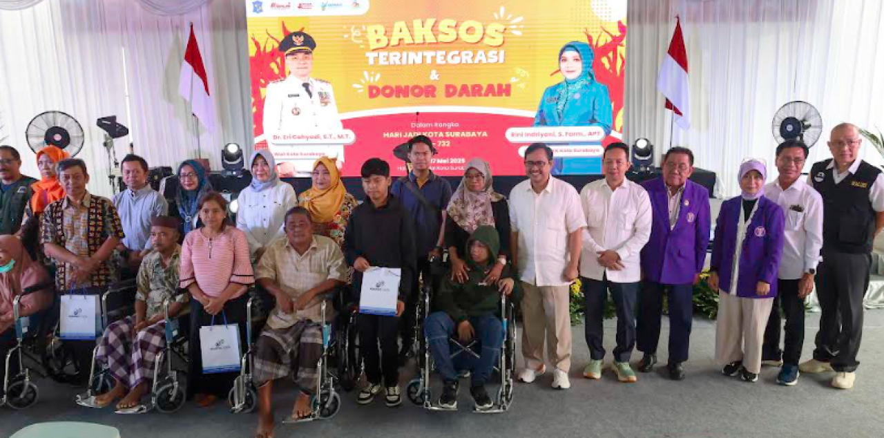 Pemerintah Kota Surabaya menggelar Bakti Sosial Terintegrasi dan Donor Darah dalam rangka peringatan Hari Jadi Kota Surabaya (HJKS) ke-732, Sabtu (17/5/2025)