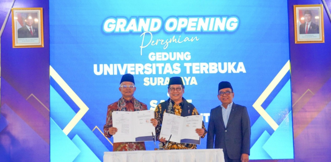 Bank Jatim bersama dengan Universitas Terbuka (UT) Surabaya telah melakukan penandatanganan nota kesepahaman atau memorandum of understanding pada hari Sabtu (17/5)
