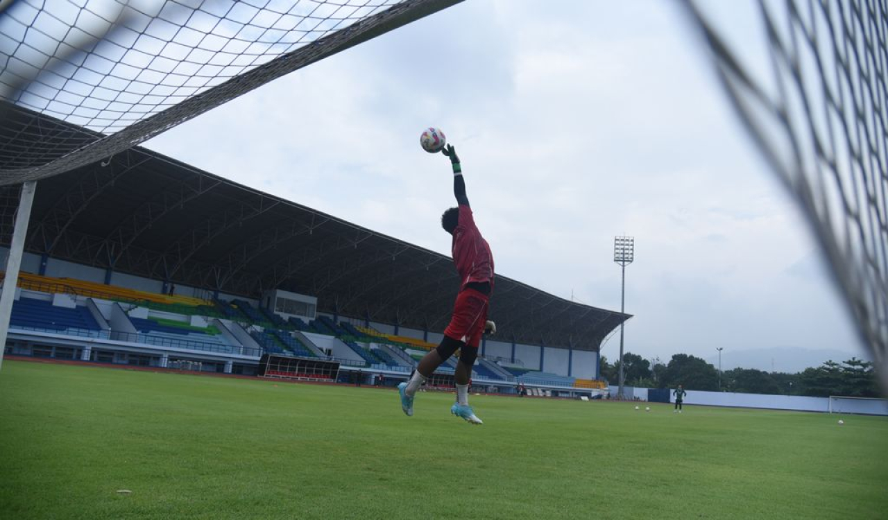 PERSIB menggelar latihan persiapan menghadapi Persita Tangerang di SPOrT Arcamanik, Kota Bandung, Jawa Barat, Selasa, 13 Mei 2025. (PERSIB.co.id/Sutanto Nurhadi Permana)