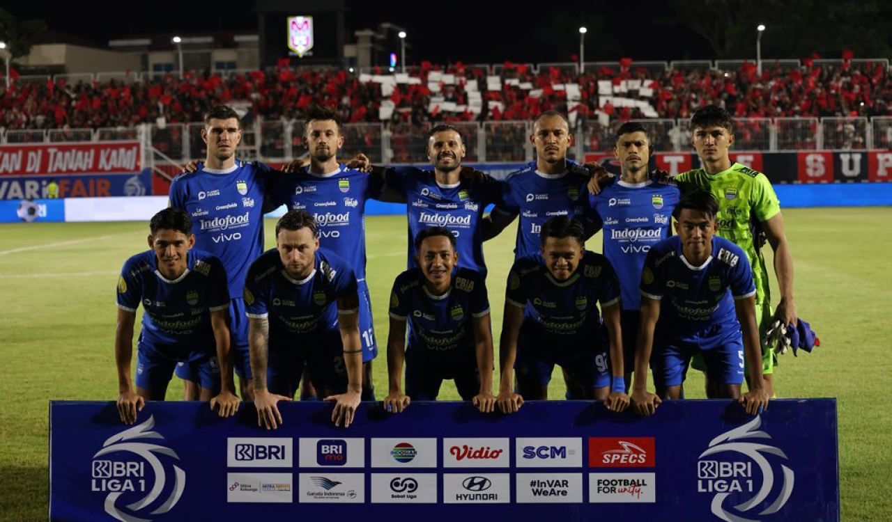 Starter PERSIB saat menghadapi Malut United pada pertandingan pekan ke-31 Liga 1 2024/25 di Stadion Gelora Kie Raha Ternate, Jumat, 2 Mei 2025. (PERSIB.co.id/Barly Isham)
