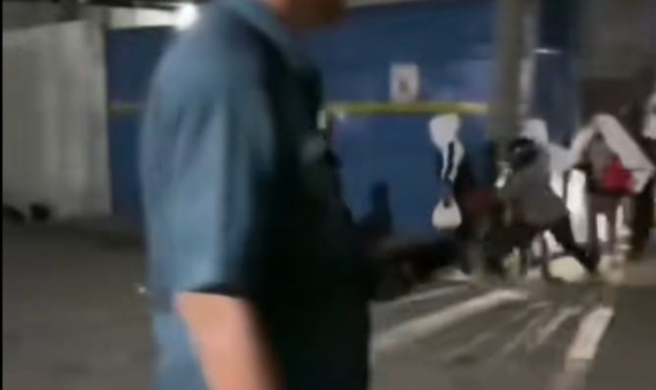 Meski gudangnya sudah disegel oleh Satuan Polisi Pamong Praja (Satpol PP) Kota Surabaya, Sentoso Seal diduga nekat membuka segel dan melanjutkan aktivitas bisnisnya secara sembunyi-sembunyi.