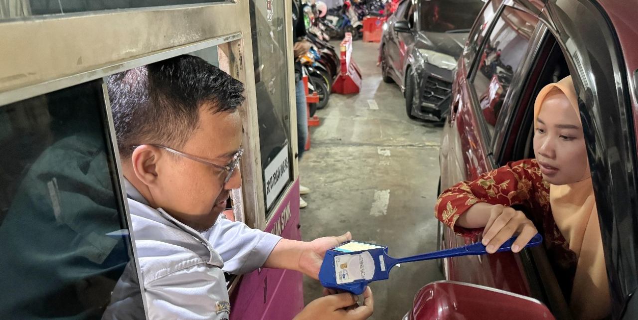 Pemkot Surabaya memberikan kejutan istimewa berupa tarif parkir khusus seharga Rp732