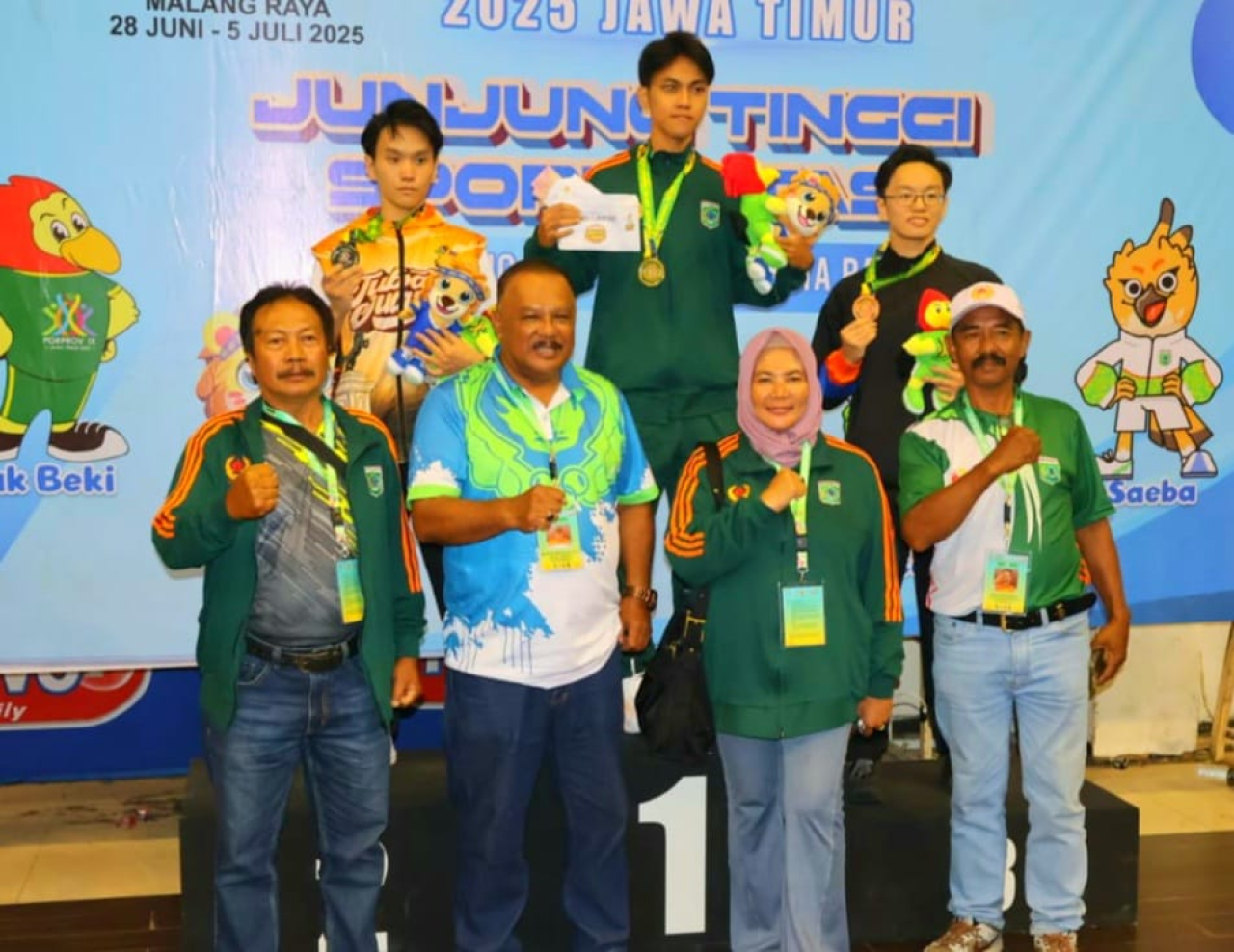 kontingen wushu Kota Batu tampil memukau dan berhasil meraup delapan medali: dua emas, lima perak, dan satu perunggu.