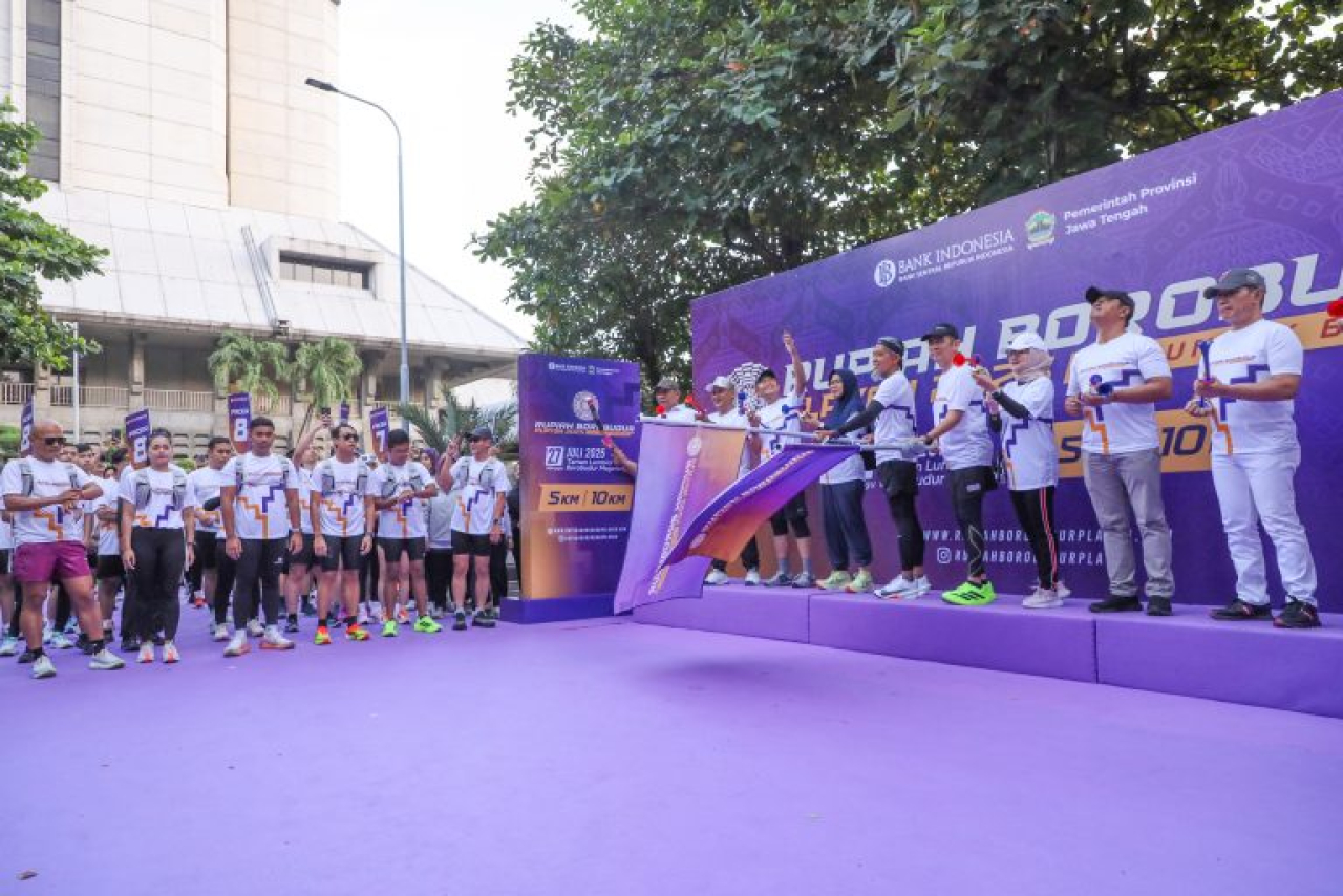peluncuran kegiatan Rupiah Borobudur Playon 2025, yang digelar di halaman Kantor Perwakilan Bank Indonesia (BI) Provinsi Jawa Tengah, Semarang, Minggu (15/6/2025).