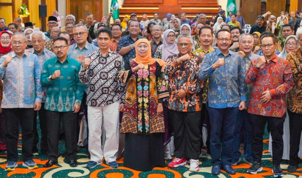 Gubernur Jawa Timur Khofifah dalam forum Gala Dinner Majelis Senat Akademik PTN BH se-Indonesia yang digelar di Gedung Negara Grahadi, Surabaya, Kamis (19/6) malam