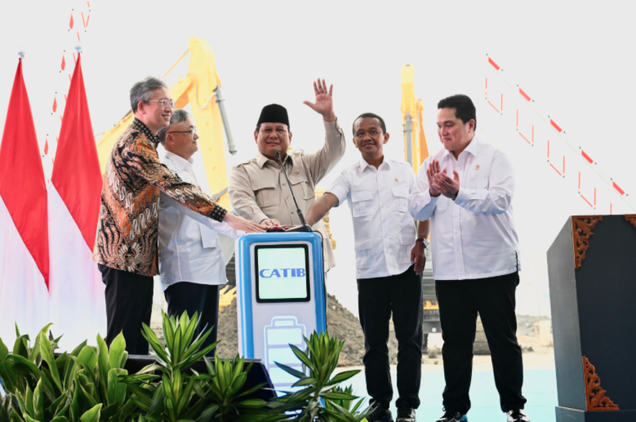 Presiden pada Groundbreaking Ekosistem Industri Baterai Kendaraan Listrik Terintegrasi Konsorsium ANTAM-IBC-CBL di Artha Industrial Hills (AIH), Kabupaten Karawang, Provinsi Jawa Barat, Minggu (29/06/2025).
