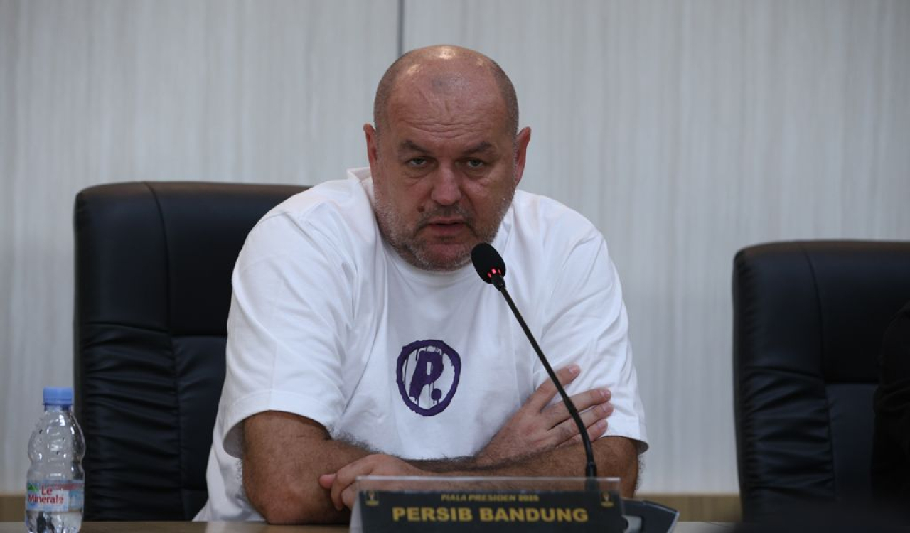 Pelatih PERSIB, Bojan Hodak memberikan keterangan pada konferensi pers menjelang laga pertama Piala Presiden 2025 kontra Port FC di Stadion Si Jalak Harupat Kabupaten Bandung, Sabtu, 5 Juli 2025. (PERSIB.co.id/Fernando Hero)