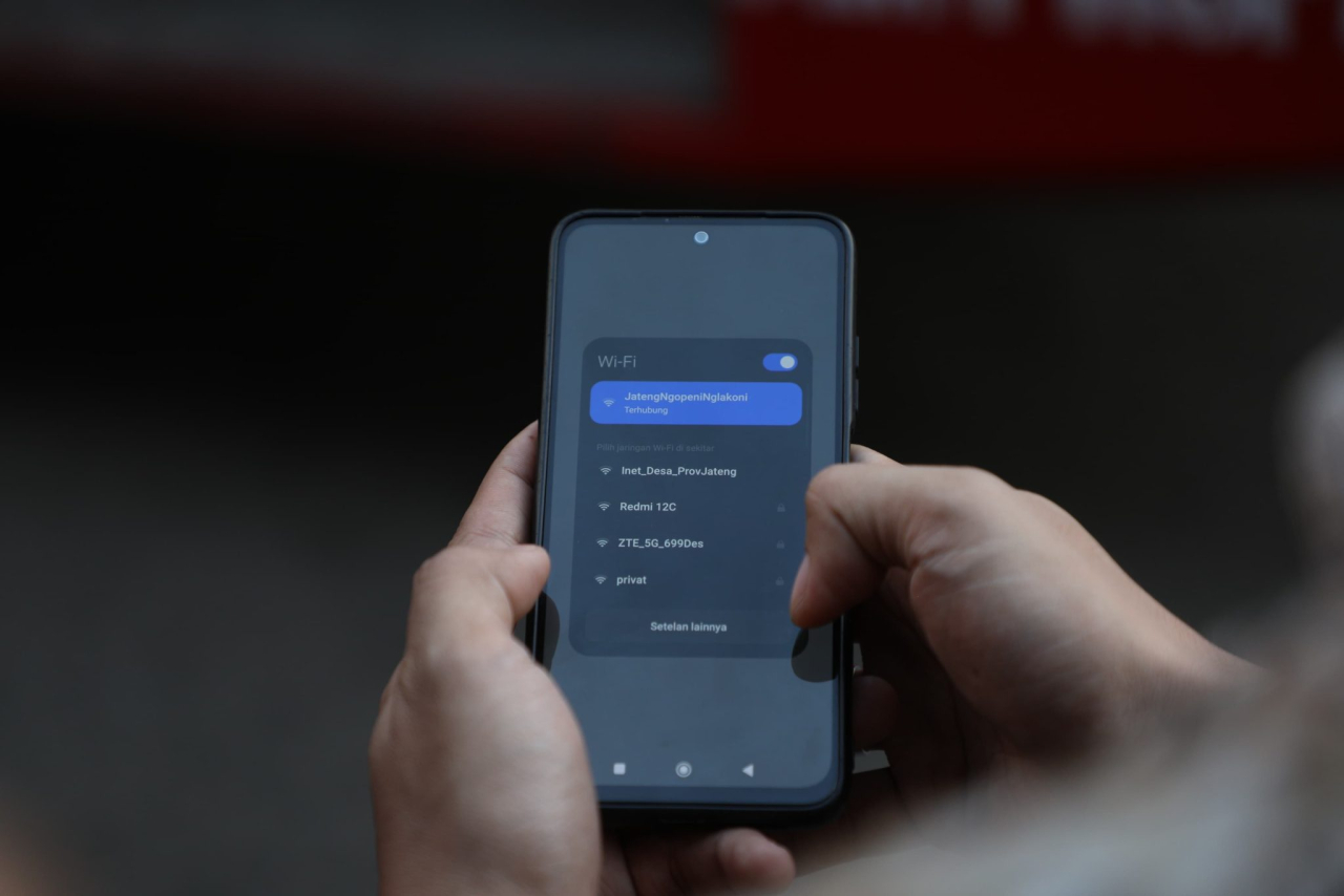 Internet Gratis Merambah Terminal Tawangmangu