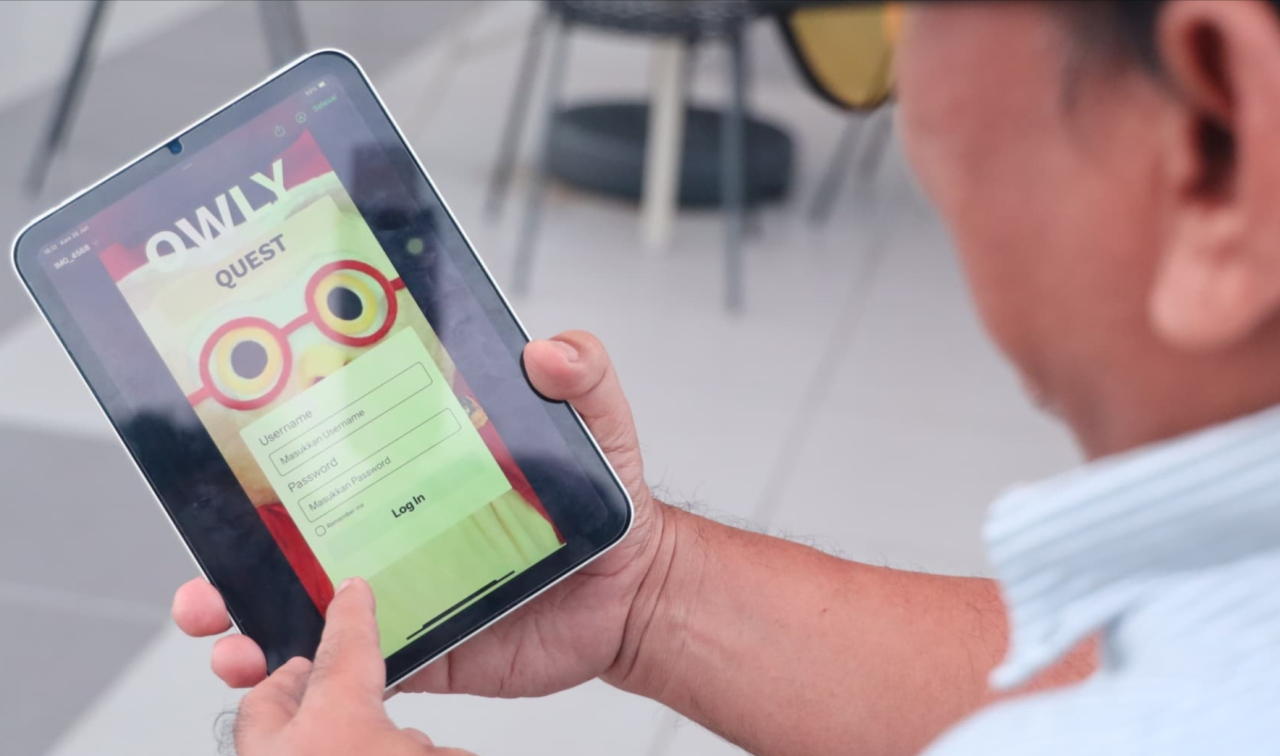 Dalam Pengenalan Kehidupan Kampus bagi Mahasiswa Baru (PKKMB) 2025, Untag Surabaya menghadirkan Owly Quest Treasure Hunt, sebuah permainan interaktif berbasis teknologi