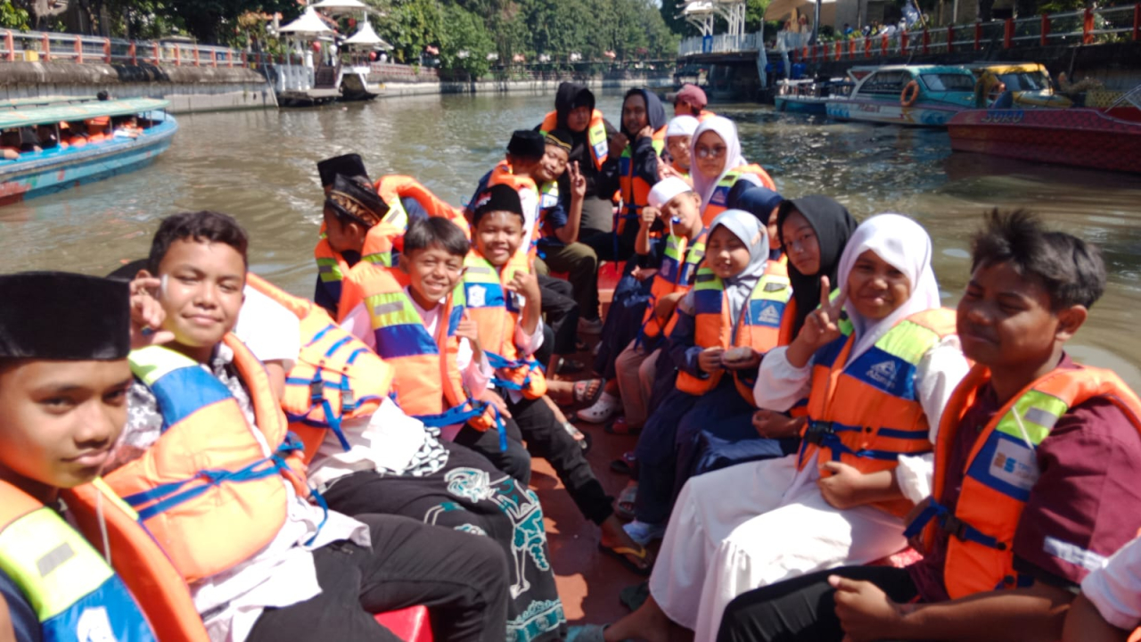 100 Anak Yatim Duafa Rayakan Tahun Baru Islam Bersama Alvin Jaya Digital Print dan LCI Live Board Indonesia