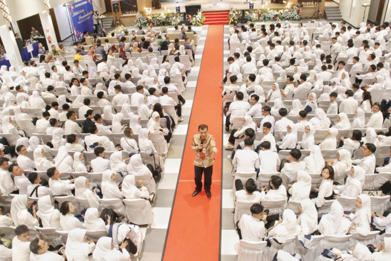 Pelepasan peserta KKN dilakukan langsung oleh Gubernur Jawa Tengah Ahmad Luthfi di kampus UMK, Selasa (22/7/2025)