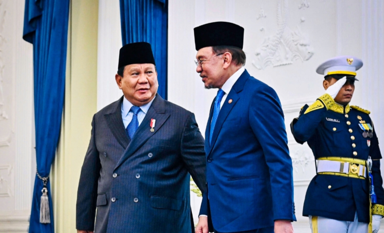 Presiden Prabowo Subianto menyambut kunjungan Perdana Menteri (PM) Malaysia, Dato’ Seri Anwar Ibrahim, di Istana Merdeka, Jakarta, pada Selasa, 29 Juli 2025. (Foto: BPMI Setpres)  Read more: https://setkab.go.id/hangat-dan-bersahabat-presiden-prabowo-samb