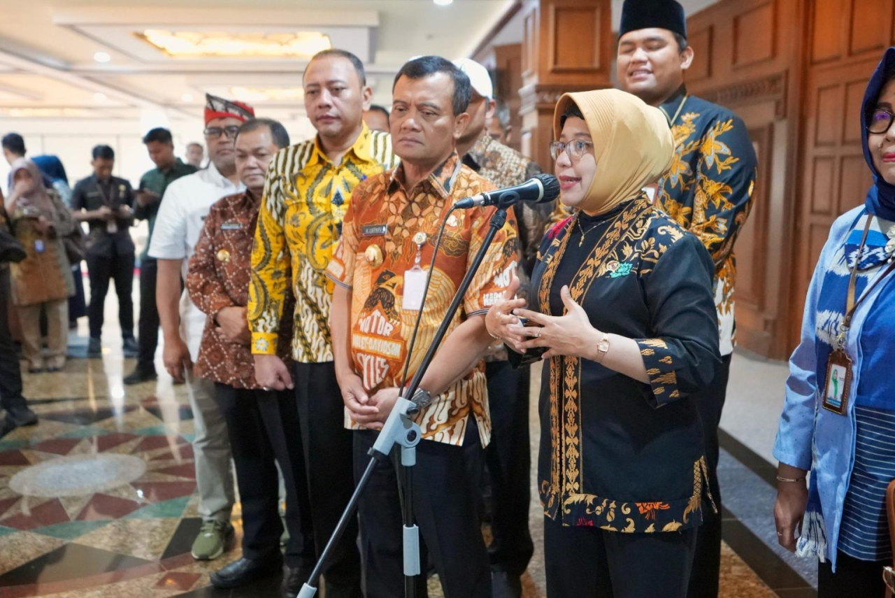 Kepala BPS RI, Amalia Adininggar Widyasanti saat memberika keterangan pers dalam kegiatan Penandatanganan Nota Kesepakatan Antara Pemerintah Provinsi Jawa Tengah dan Badan Pusat Statistik RI, tentang Penyediaan, Pemanfaatan dan Pengembangan Data serta Inf