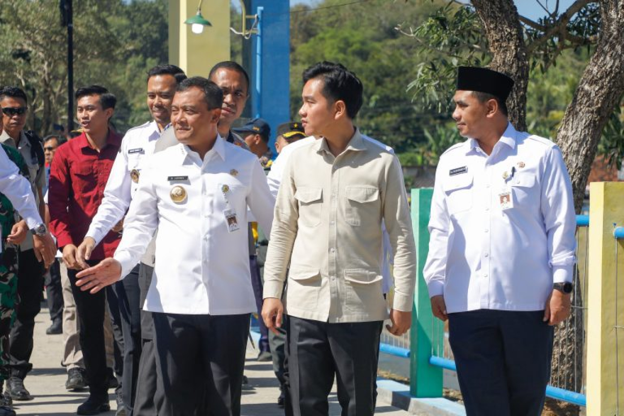Gubernur Jawa Tengah Ahmad Luthfi dan Wakil Gubernur Taj Yasin, mendampingi kunjungan kerja Wakil Presiden Gibran Rakabuming, di Waduk Rowo Jombor, Kabupaten Klaten, Rabu (9/7/2025).