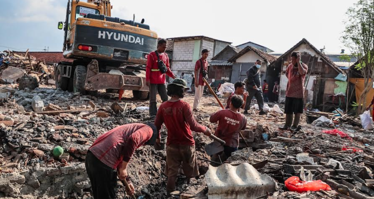 Pemerintah Kota Surabaya mulai menata ulang kawasan Jalan Tambang Boyo sisi barat dan Jalan Pacar Keling, Kecamatan Tambaksari, yang selama ini dikenal kumuh