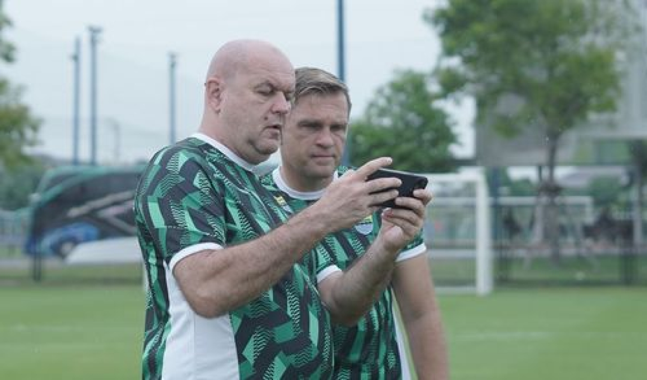 Bojan Hodak Bangun Kebersamaan di Thailand: “Jika Akrab di Luar, Harmonis di Lapangan”