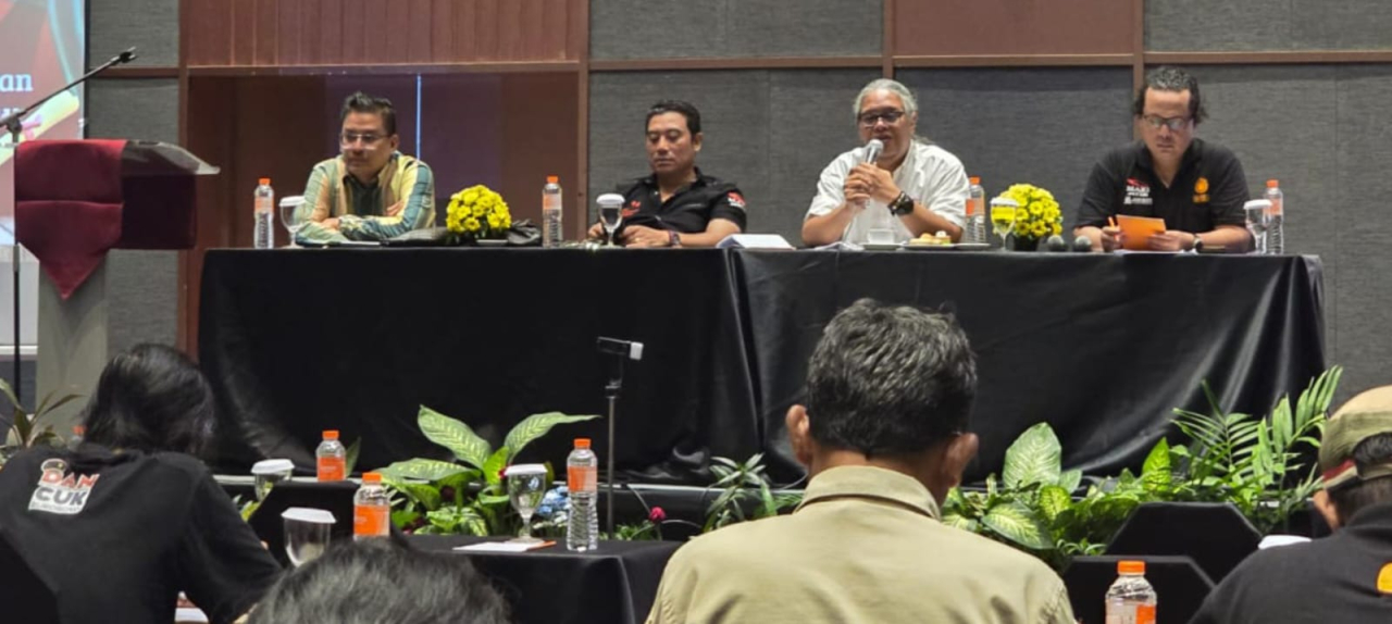 Masyarakat Anti Korupsi Indonesia (MAKI) Jawa Timur menggelar konferensi pers terkait perkembangan kasus dana hibah DPRD Jatim di Hotel Harris Surabaya, Kamis (3/7/2025)