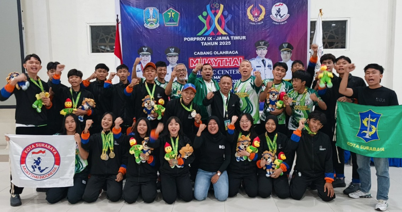 Kontingen Muaythai Kota Surabaya kembali dinobatkan sebagai juara umum cabang olahraga beladiri keras asal Thailand itu pada Pekan Olahraga Provinsi (Porprov) IX Jawa Timur 2025