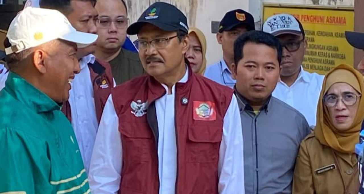 Menteri Sosial Republik Indonesia, Saifullah Yusuf dalam kunjungannya ke Sekolah Rakyat yang beroperasi di Universitas Negeri Surabaya (Unesa), Selasa (22/7/2025)