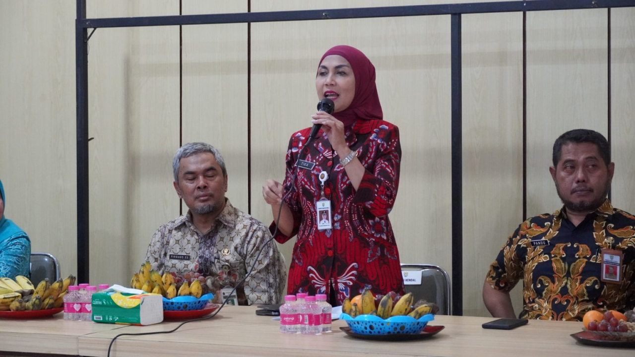 Bupati Kendal, Dyah Kartika Permanasari, di Balai Desa Bangunsari, Kecamatan Patebon, Selasa (8/7/2025)