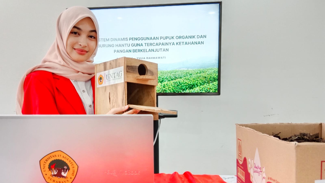 Yulia Rahmawati, mahasiswa Program Studi Teknik Industri UNTAG Surabaya