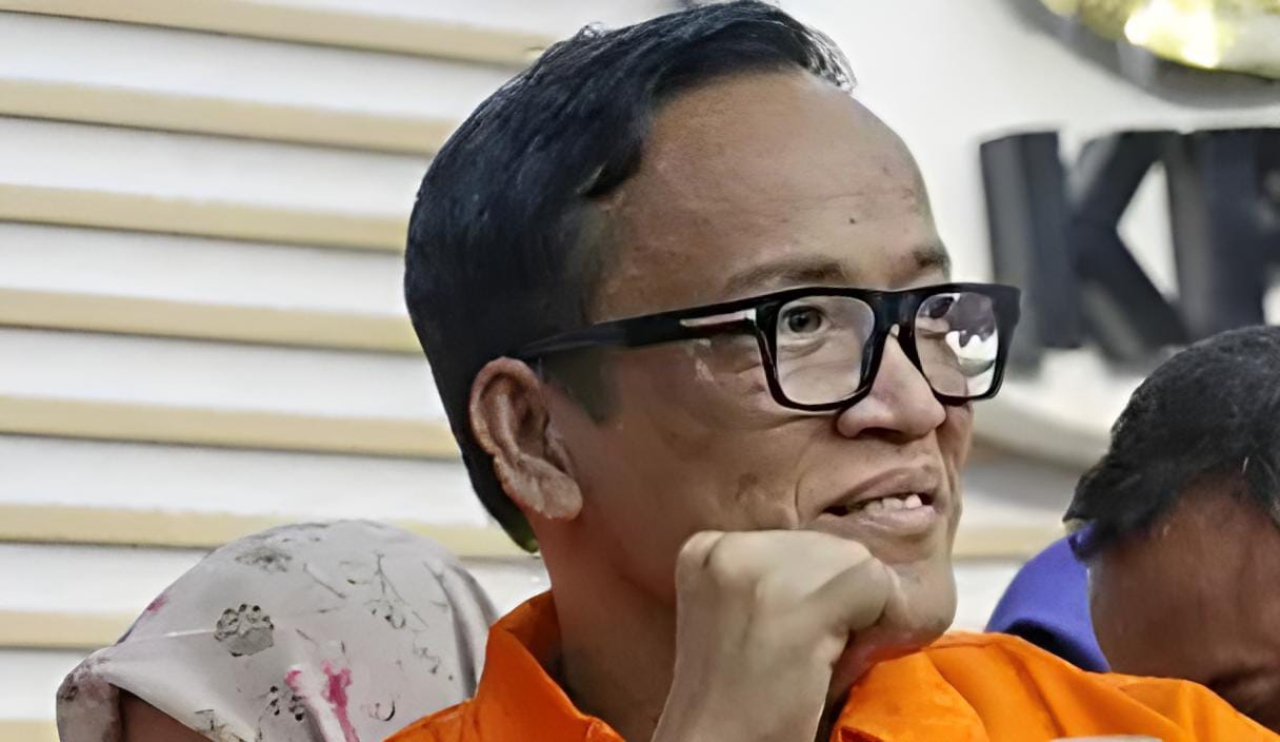 Wakil Menteri Ketenegakerjaan (Wamenaker) Immanuel Ebenezer Gerungan alias Noel bersama 10 tersangka lain, ditetapkan sebagai tersangka dan ditahan usai menjalani pemeriksaan di Gedung Merah Putih KPK, Jakarta, Jum'at 22 Agustus 2025