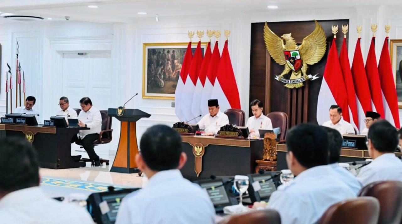 Presiden Prabowo Subianto memimpin Sidang Kabinet Paripurna ke-8 di Ruang Sidang Kabinet, Istana Kepresidenan Jakarta, pada Rabu, 6 Agustus 2025. Foto: BPMI Setpres/Laily Rachev