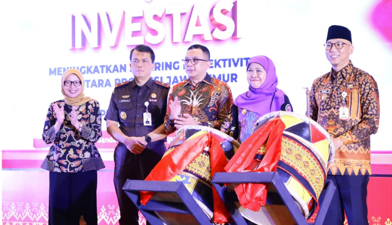Gubernur Jawa Timur, Khofifah Indar Parawansa (kiri)dan Gubernur Lampung Rahmat Mirzani Djausal (kanan)