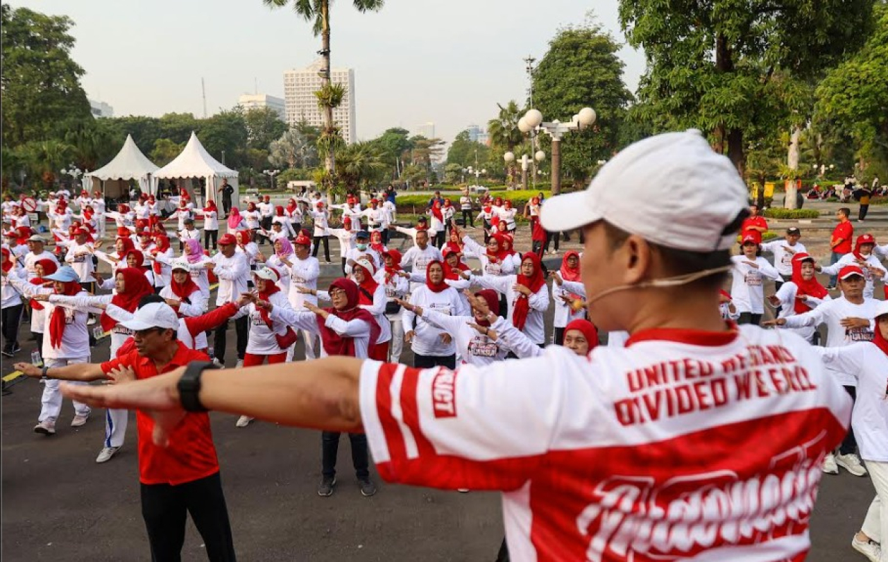 Senam Lansia dalam rangka memperingati Hari Ulang Tahun (HUT) ke-64 Bank Jatim.